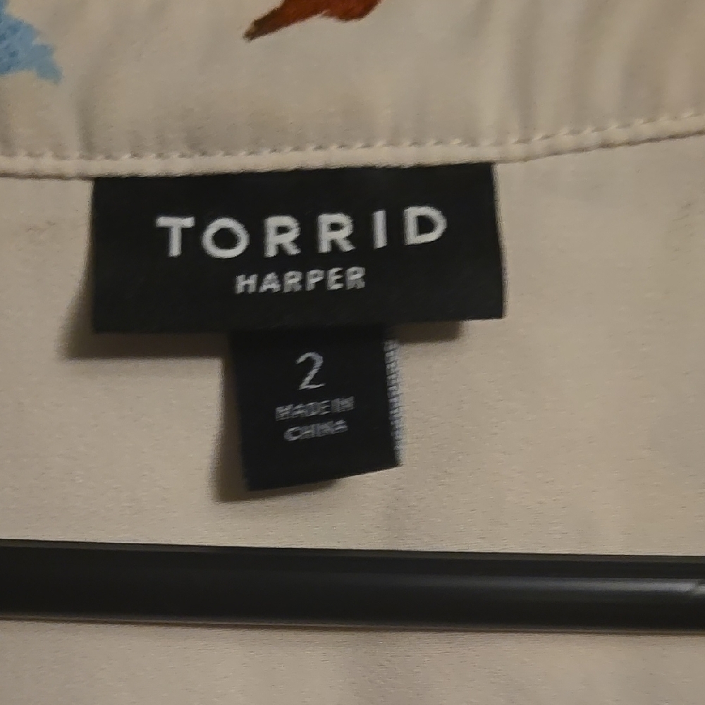 Torrid Floral V-Neck Women's Top - Picture 2 of 2